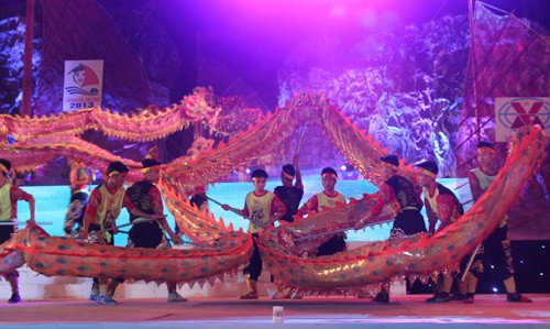 Carnaval Ha Long 2013 -ពាណិជ្ជសញ្ញានៃផ្នែក ទេសចរណ៍ Quang Ninh - ảnh 2